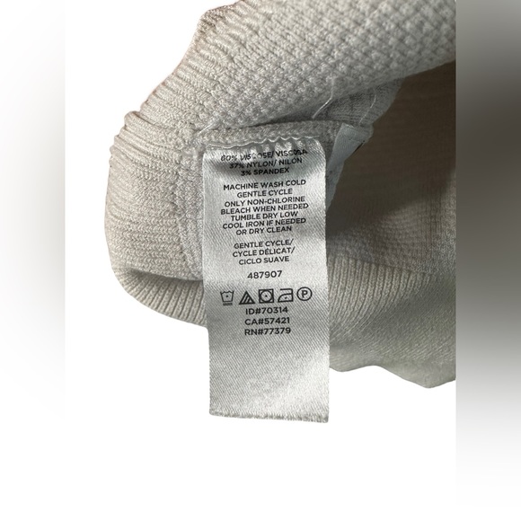 Ann Taylor Heavy Weight Patterned Short Sleeve White Tee Size Small - Picture 4 of 8